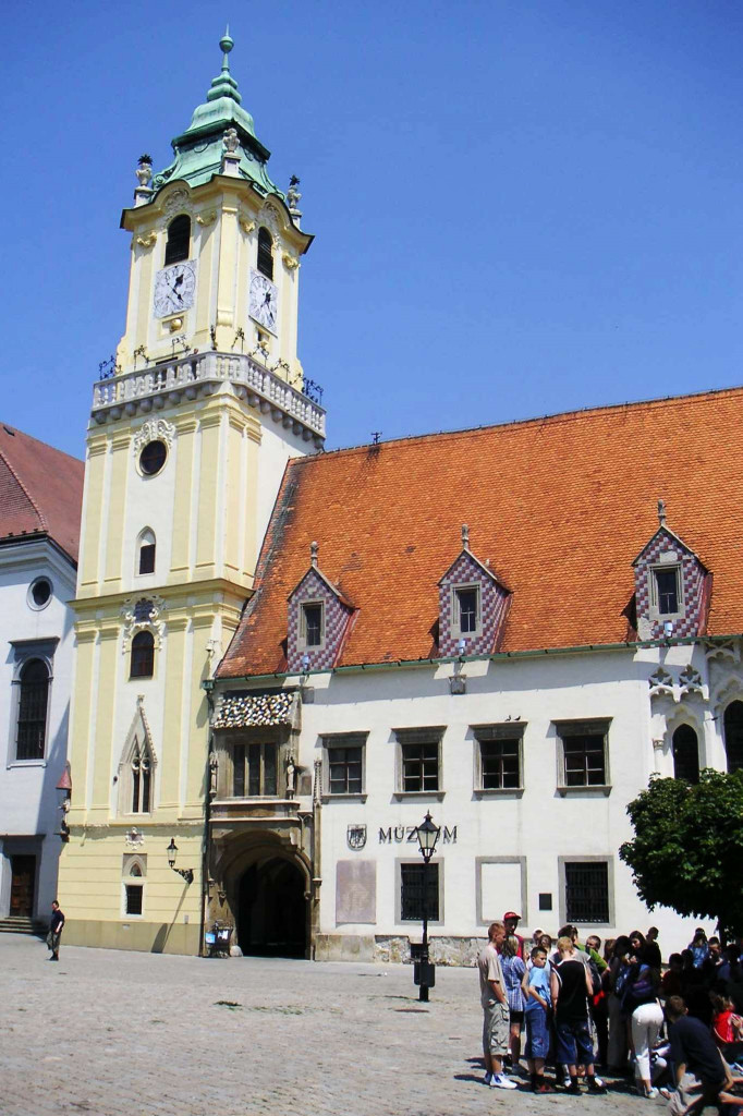 Wikipedia Bratislava-old_town_hall