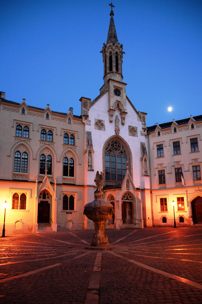 Wikipedia - Šopron Uršulínsky kostol